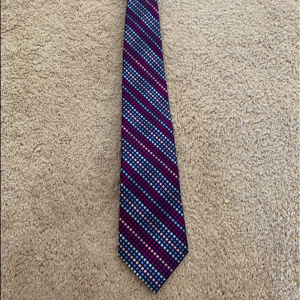 Men’s colorful patterned tie
